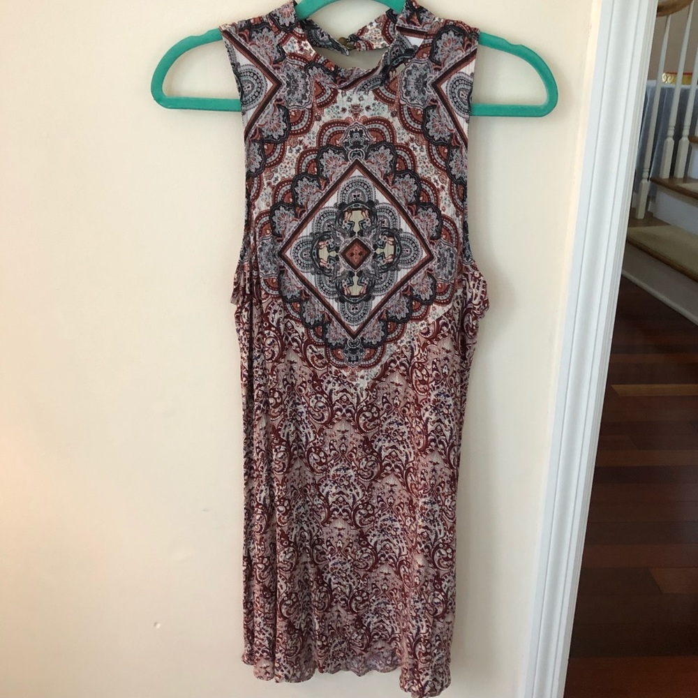 Beautiful Women’s Sleeveless Paisley/Floral Patterned Dress with Open Back